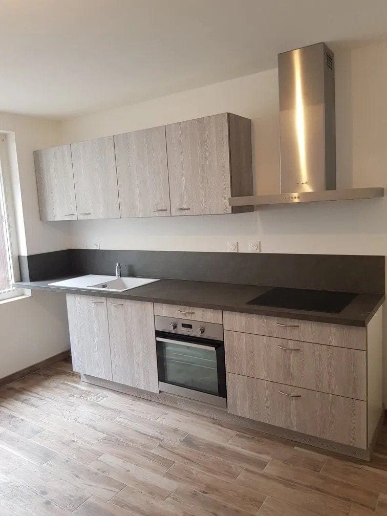 Cuisine bois clair et hotte inox