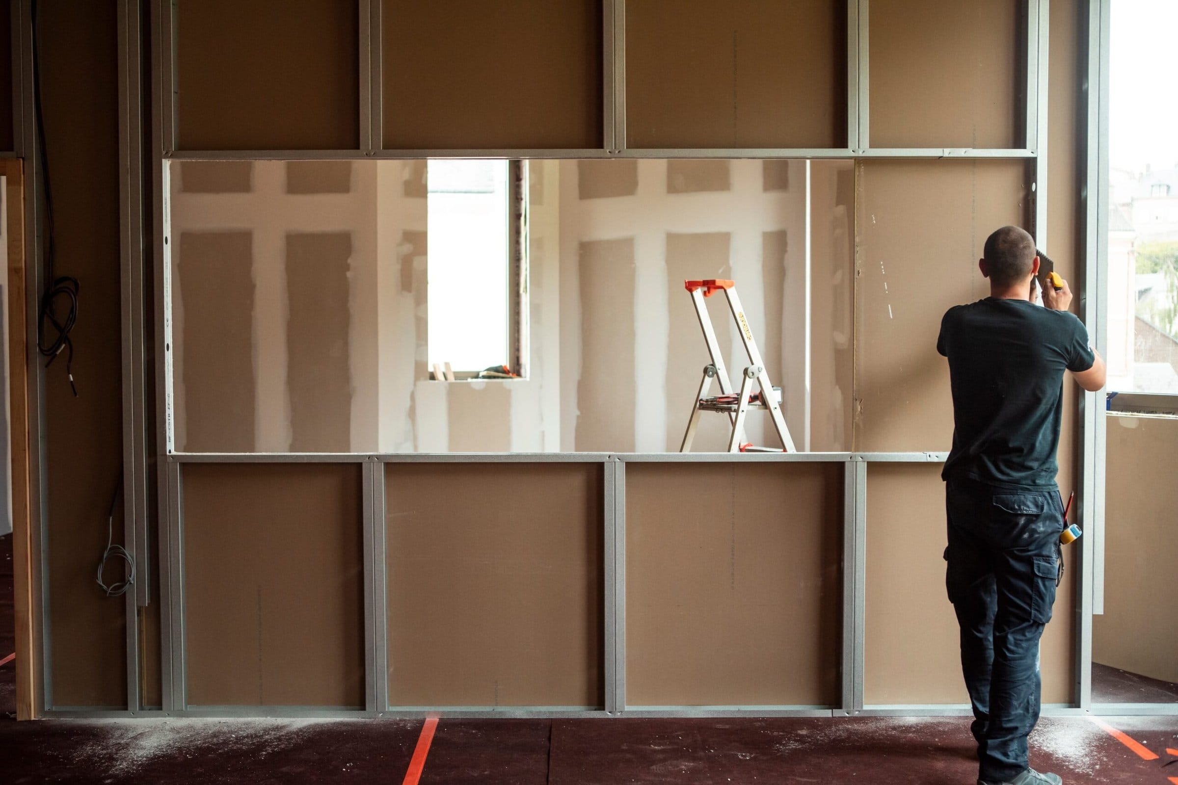 Doublage d’un mur autour d’une fenêtre
